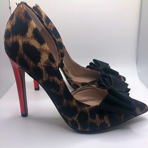 Betsy Johnson PRINCE-P LEOPARD Pump